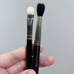 Hakuhodo Eyeshadow Brush 004 Goat Hair Round and Flat EUC